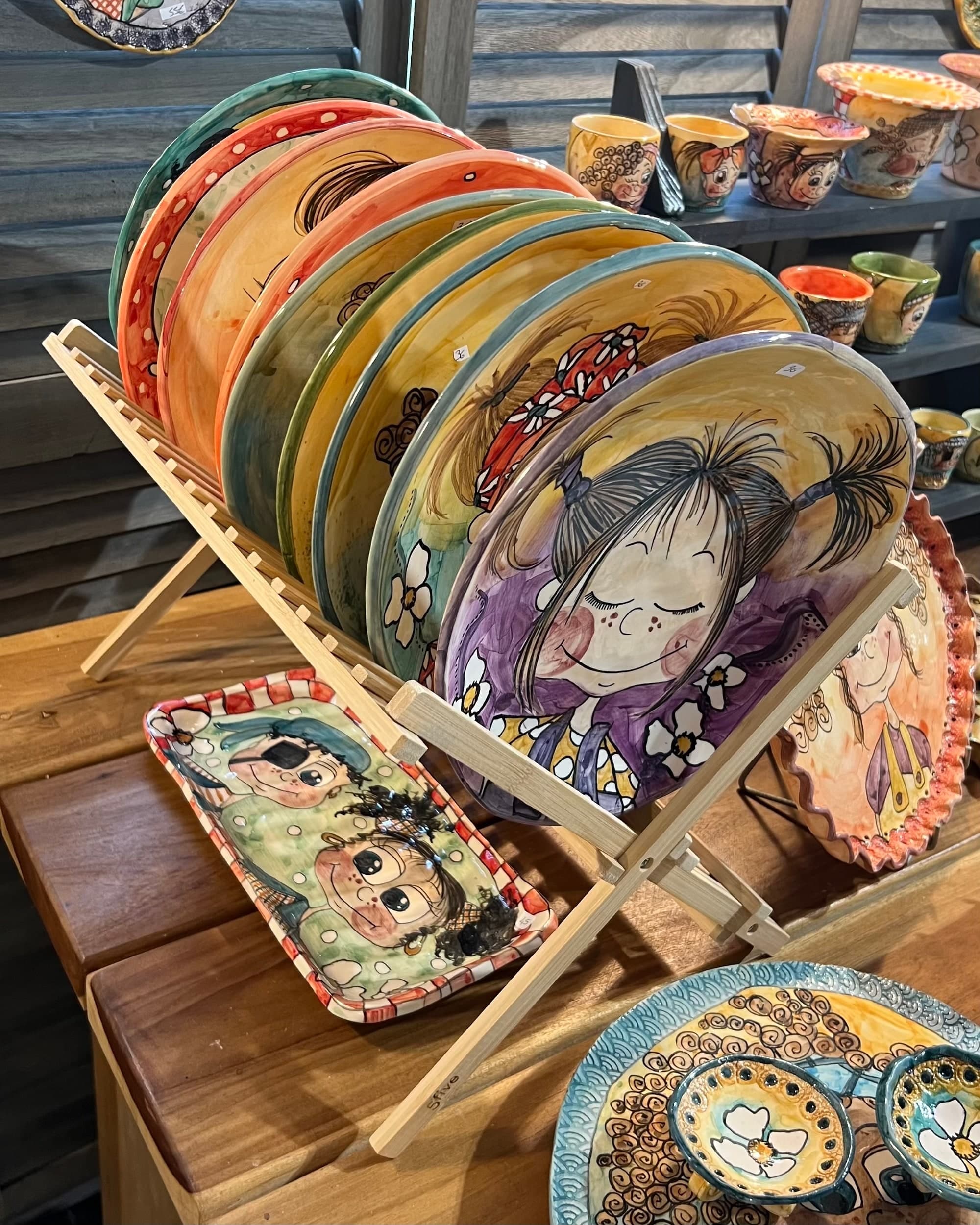 Sylvie Meissonnier dans son atelier de céramique